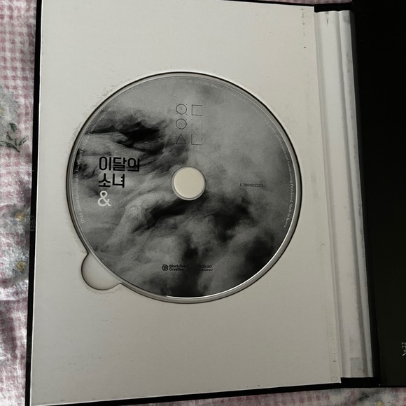 KPOP Album LOONA [ & ] EP , all 4 versions , LOONA & - Picture 2 of 9